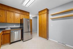 52 Whitehall Boulevard, Winnipeg, MB R2C0Y4 Photo 11