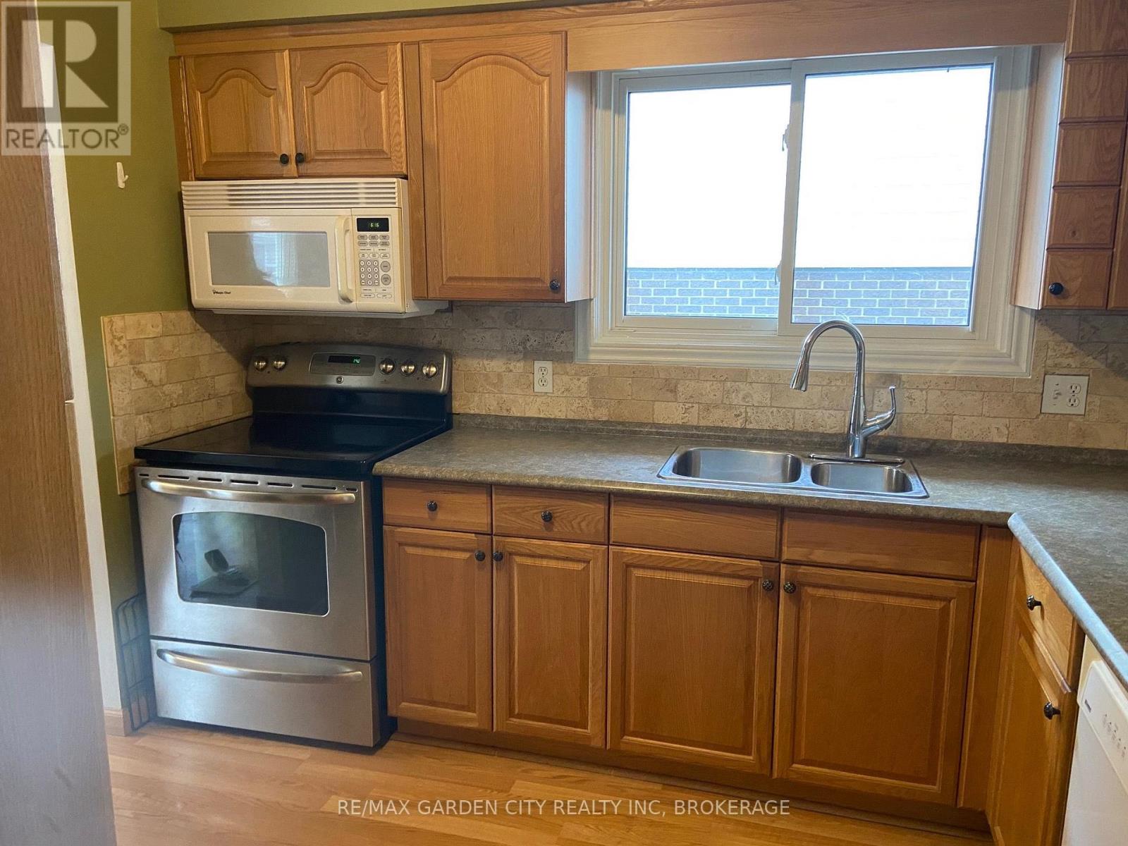 UPPER - 9 STONEGATE DRIVE, St. Catharines (Secord Woods) — photo 11