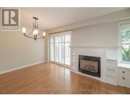 Kitchen - 1066 Runnymead Crescent, Oakville, ON L6M1C4 Photo 6