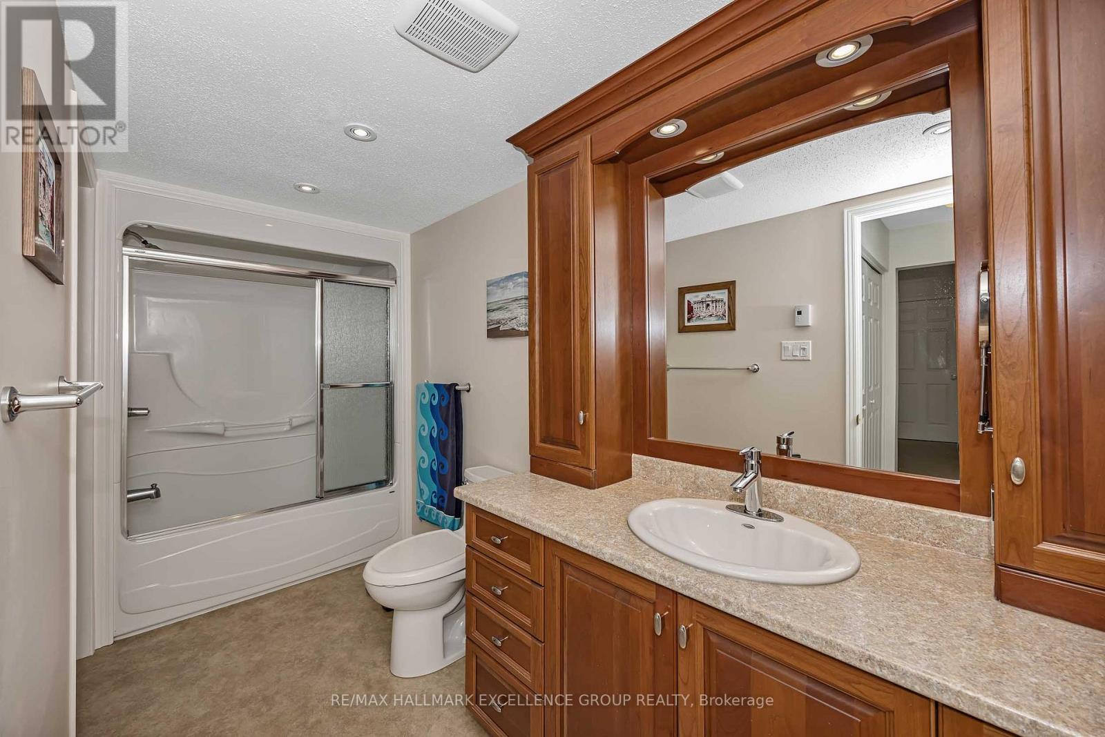 #4A 216 EDWARDS STREET - Image 22