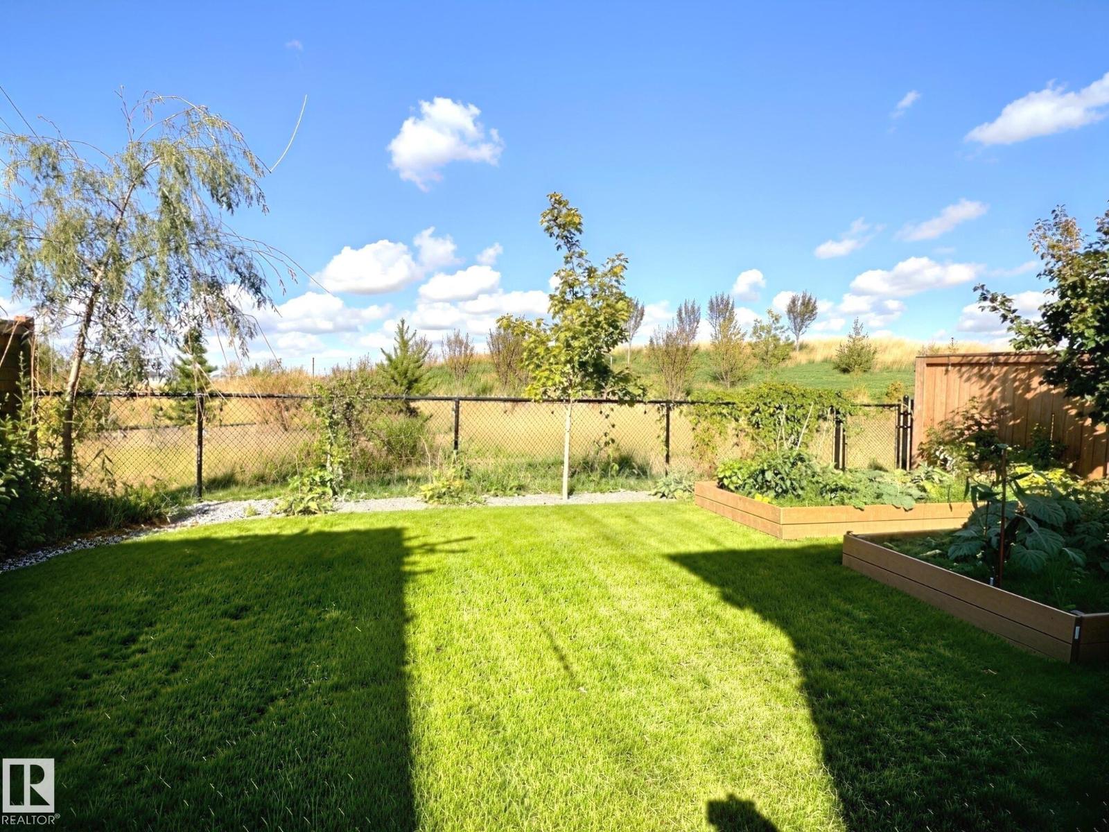 20944 128 AV NW photo 32
