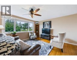 1012 Raynard Crescent SE - photo 4