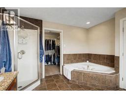 Bedroom - 1410 38 Street Sw, Calgary, AB T3C1T5 Photo 16