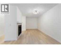 Patio - 103 689 Bay St, Victoria, BC V8T2H1 Photo 9