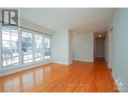 Foyer - 74 Hilliard Avenue, Ottawa, ON K2E6C1 Photo 7