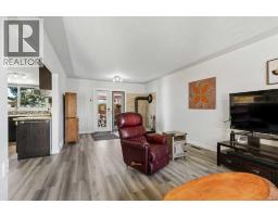 4pc Bathroom - 5635 Travis Crescent Ne, Calgary, AB T2K3W1 Photo 9
