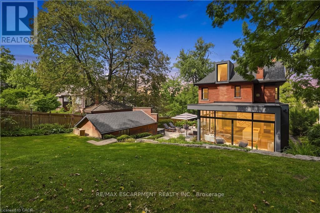2 FREEMAN PLACE - 35