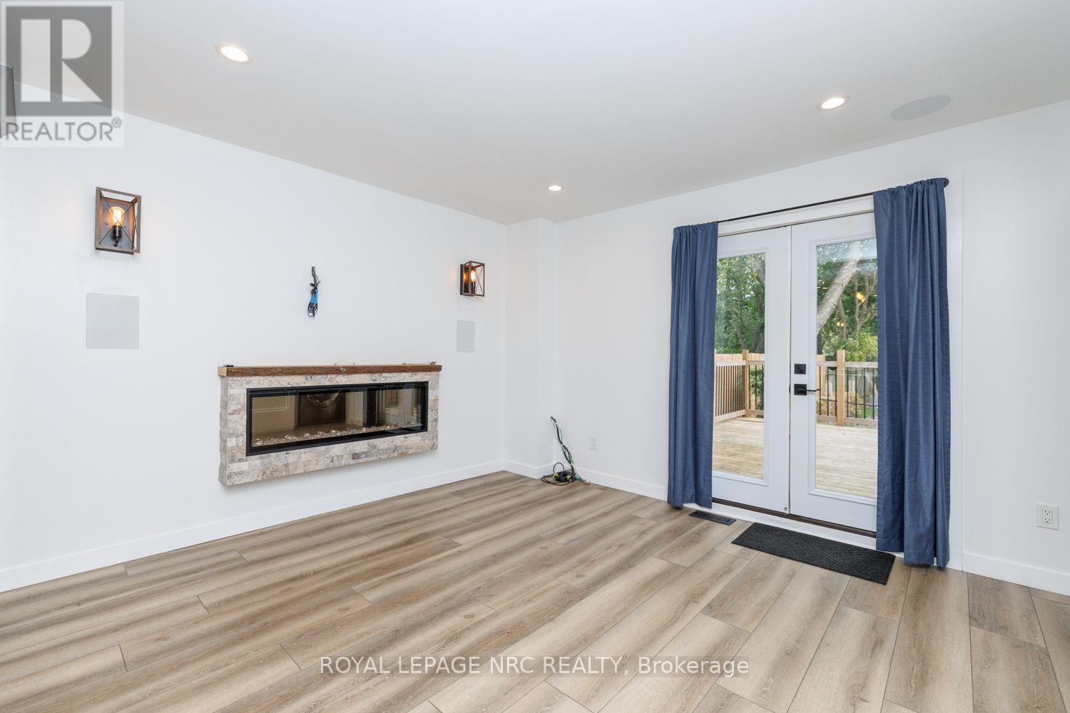 46 GRAYSTONE CRESCENT - 19