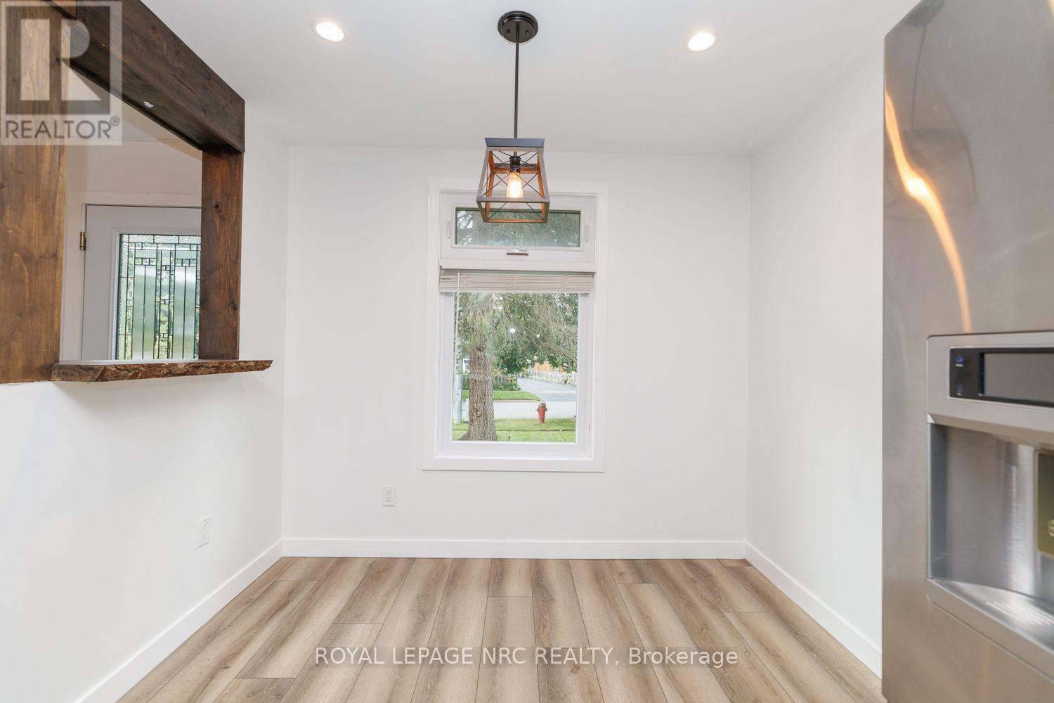 46 GRAYSTONE CRESCENT - 23