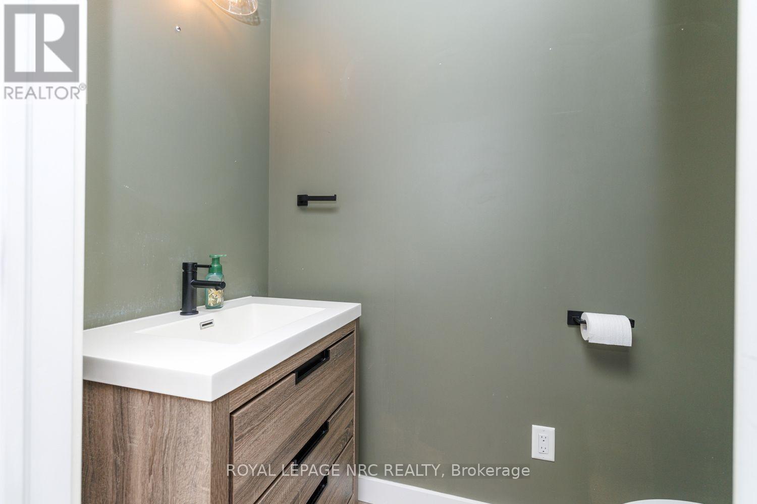 46 GRAYSTONE CRESCENT - 24
