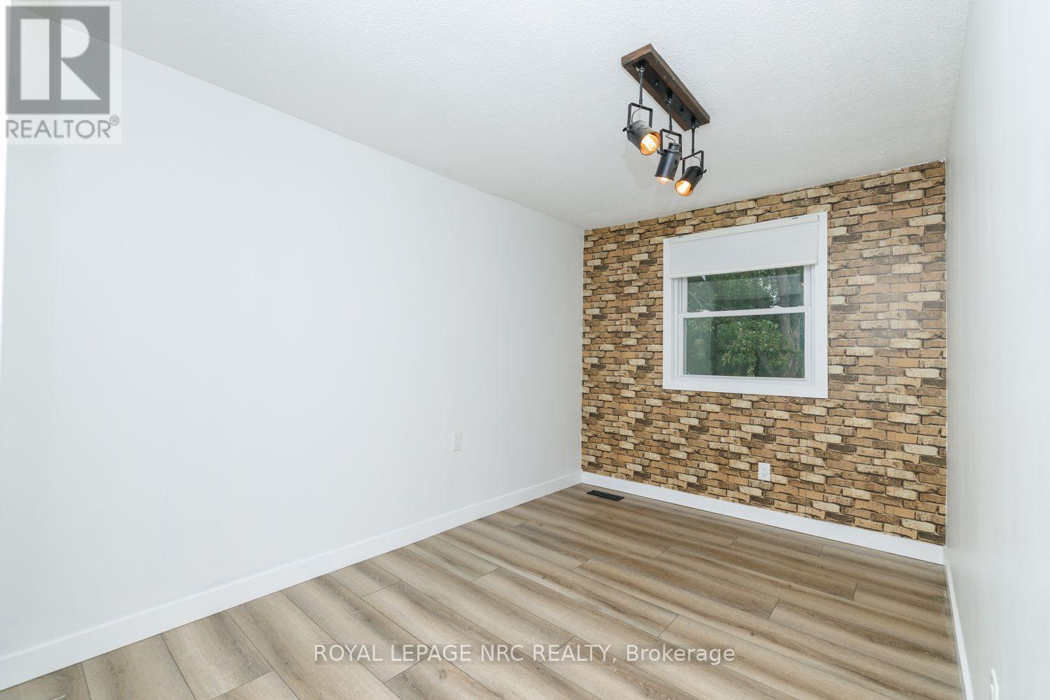 46 GRAYSTONE CRESCENT - 31