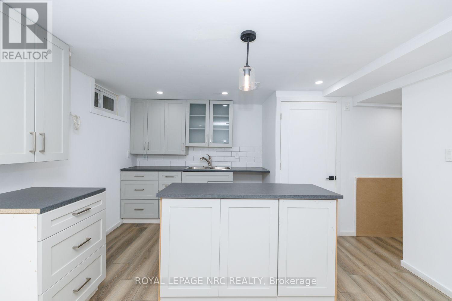 46 GRAYSTONE CRESCENT - 37