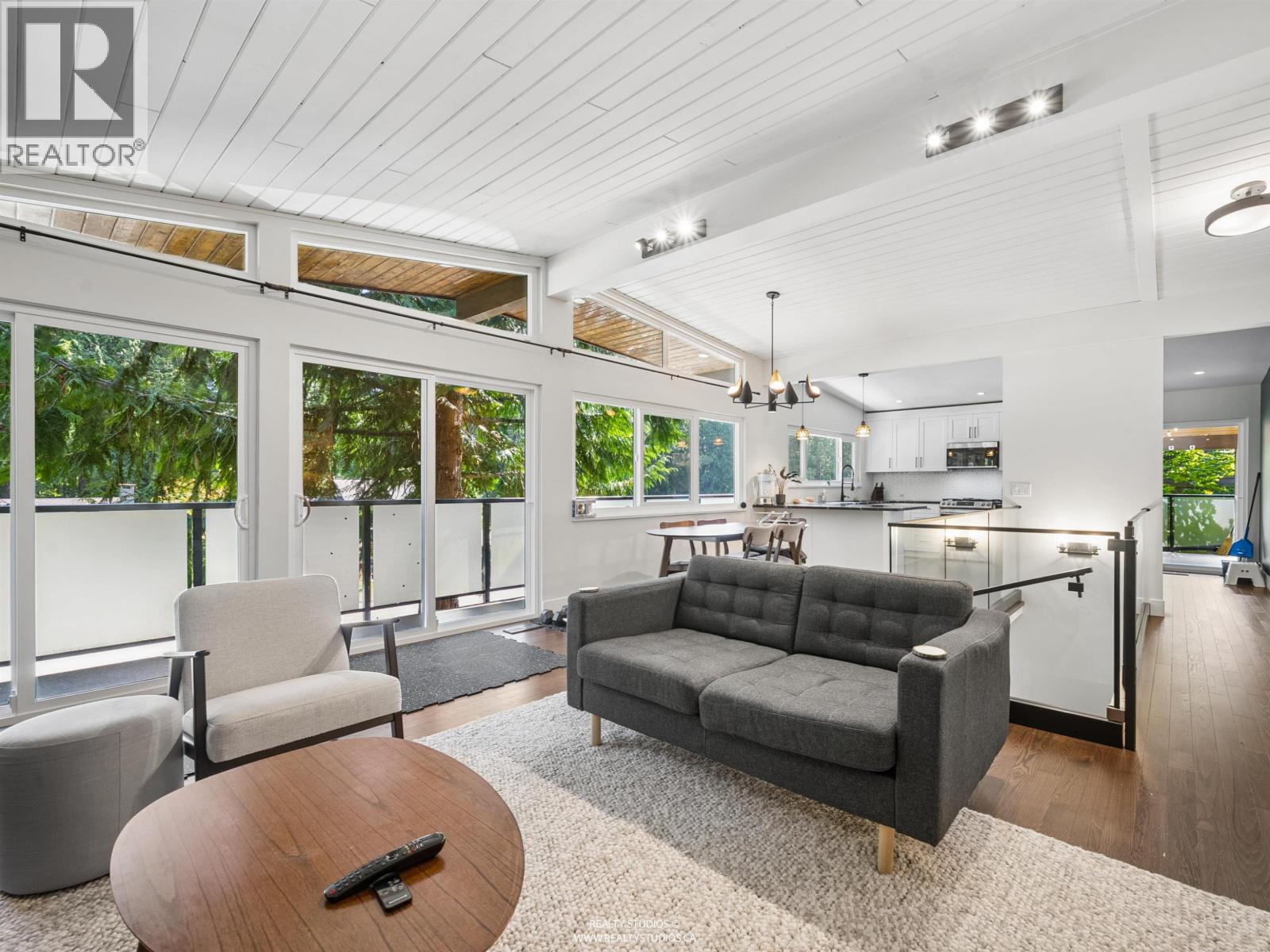 4651 HOSKINS Road, North Vancouver, British Columbia, V7K2R2, North Vancouver, British Columbia — photo 4 of 5
