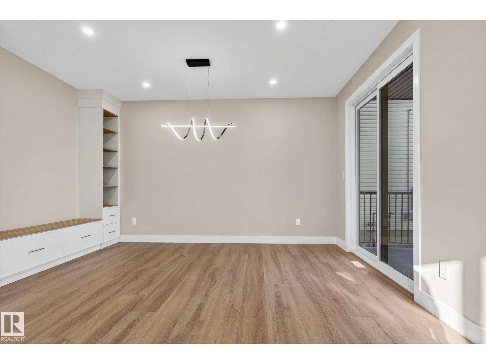 9736 73 AV NW - 21