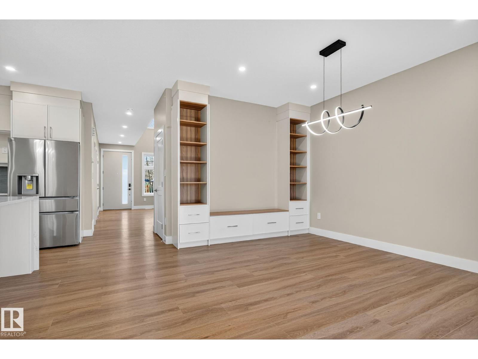 9736 73 AV NW - 22