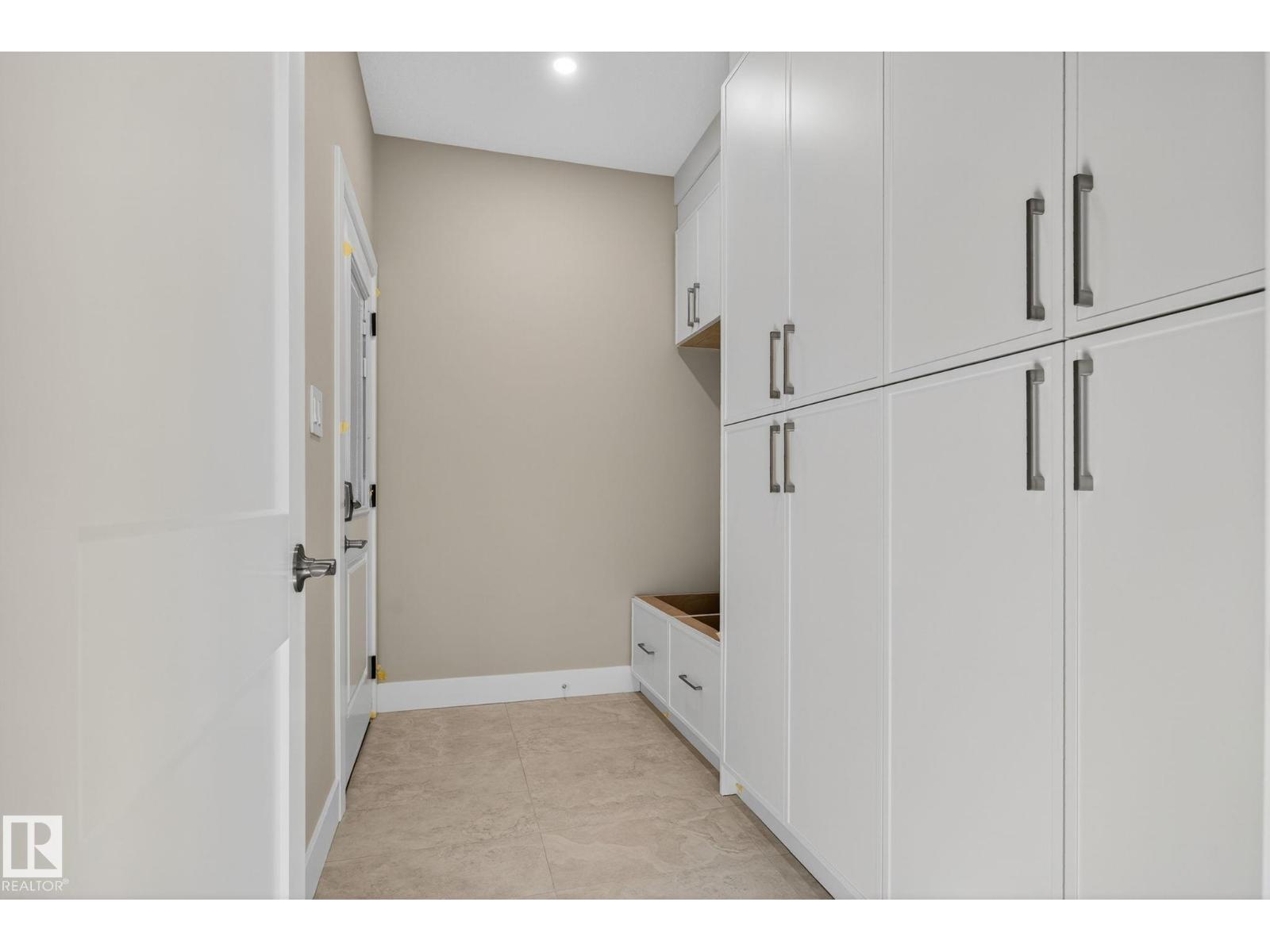 9736 73 AV NW - 23