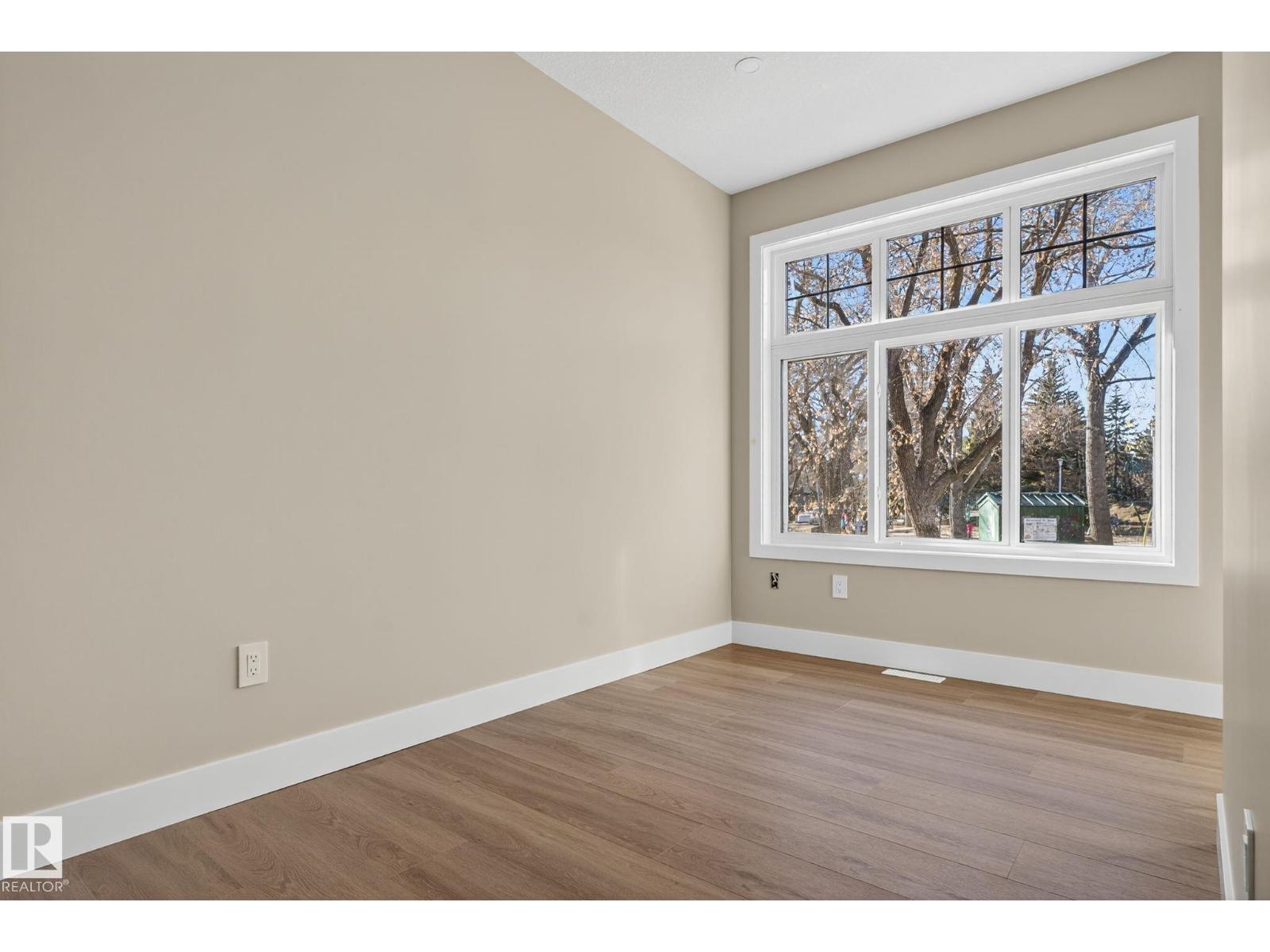 9736 73 AV NW - 14