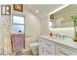 3pc Bathroom - 2202 Aberdeen Street, Kelowna, BC V1Y2T4 Photo 13