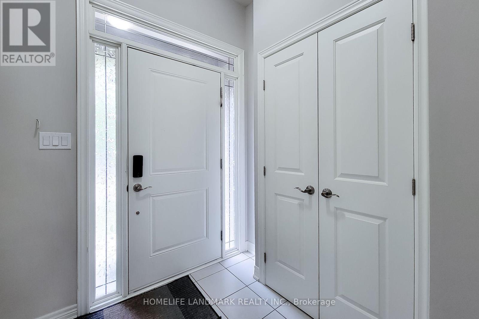 52 SONOMA VALLEY CRESCENT, Hamilton (Mewburn) — photo 4