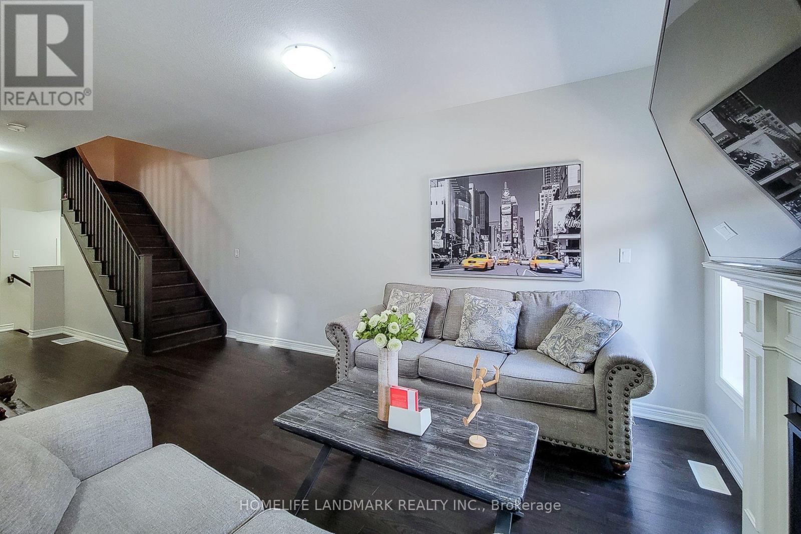 52 SONOMA VALLEY CRESCENT, Hamilton (Mewburn) — photo 7