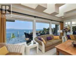 Eating area - 4532 Gordon Point Dr, Saanich, BC V8N6L2 Photo 6