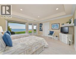 4532 Gordon Point Dr, Saanich, BC V8N6L2 Photo 63