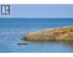 4532 Gordon Point Dr, Saanich, BC V8N6L2 Photo 88