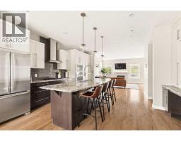 5pc Bathroom - 124 25 Avenue Ne, Calgary, AB T2E1X8 Photo 6