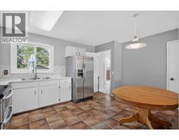 4pc Bathroom - 7935 Huntwick Hill Ne, Calgary, AB T2K4G9 Photo 11