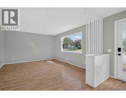 Bedroom - 7935 Huntwick Hill Ne, Calgary, AB T2K4G9 Photo 6