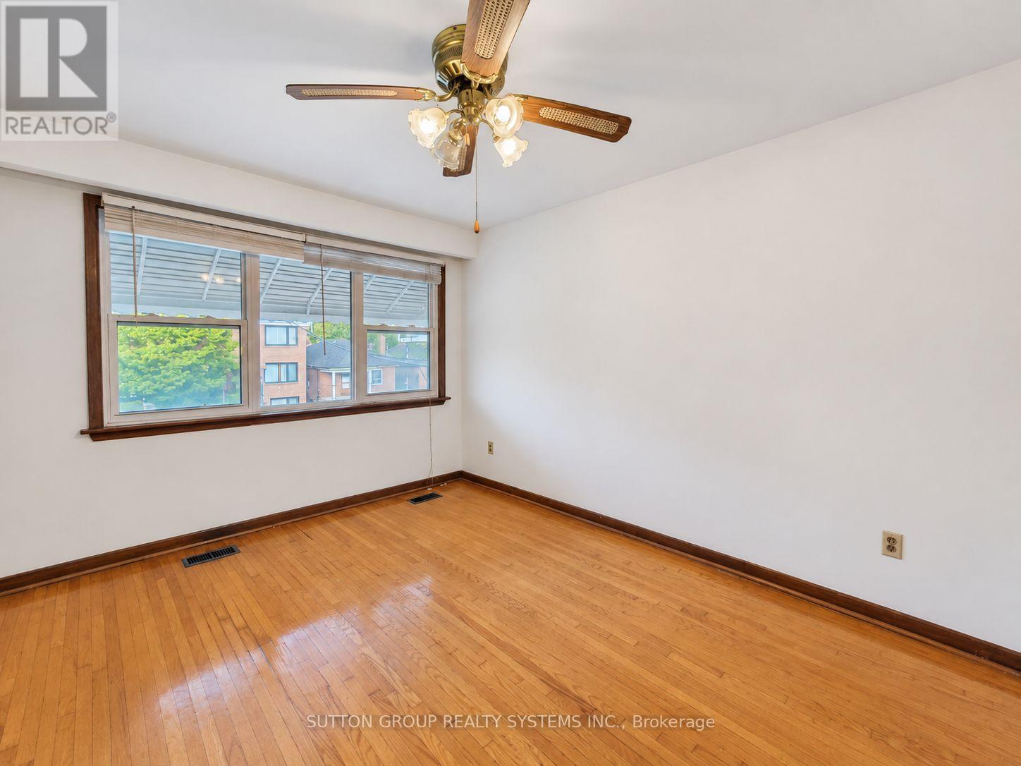 142 ENNERDALE ROAD, Toronto (Caledonia-Fairbank) — photo 8