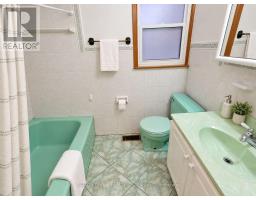 Laundry room - 142 Ennerdale Road, Toronto, ON M6E4C9 Photo 11