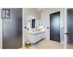 Bathroom - 845 Seventh Street, Mississauga, ON L5E1N9 Photo 9