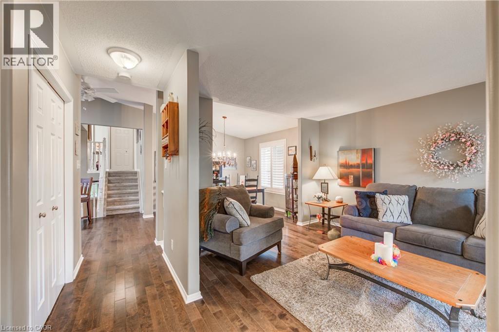 113 BOURNEMOUTH Drive, London — photo 4