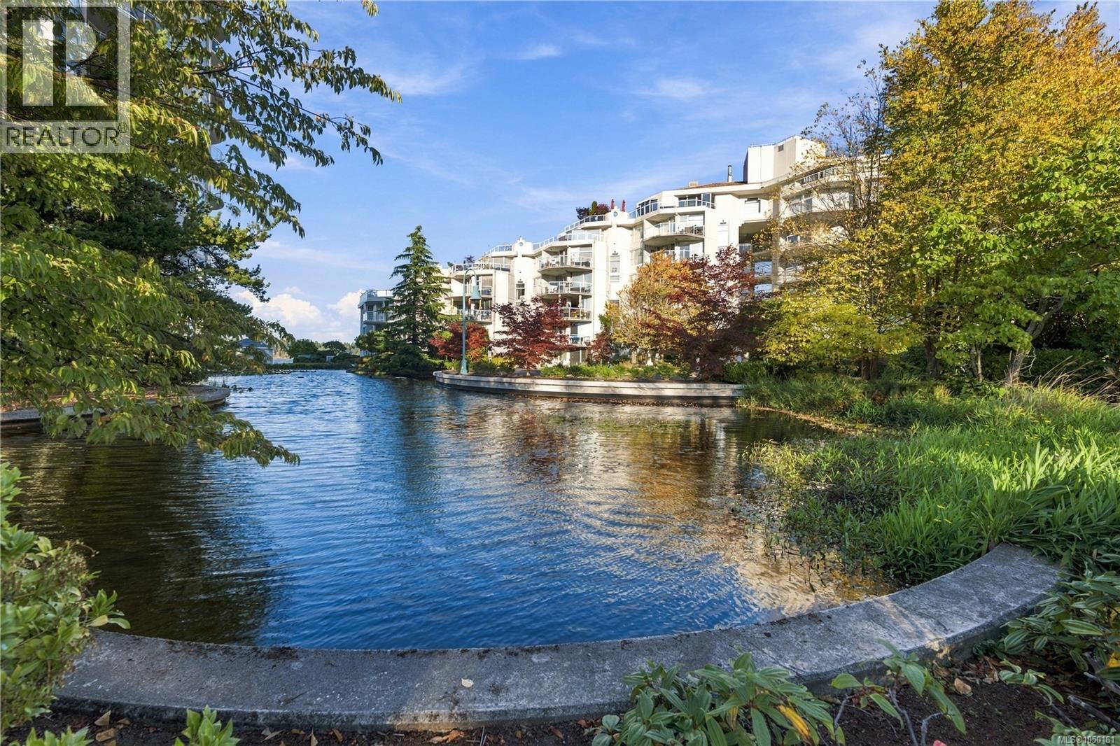 #402 158 Promenade Dr - 64