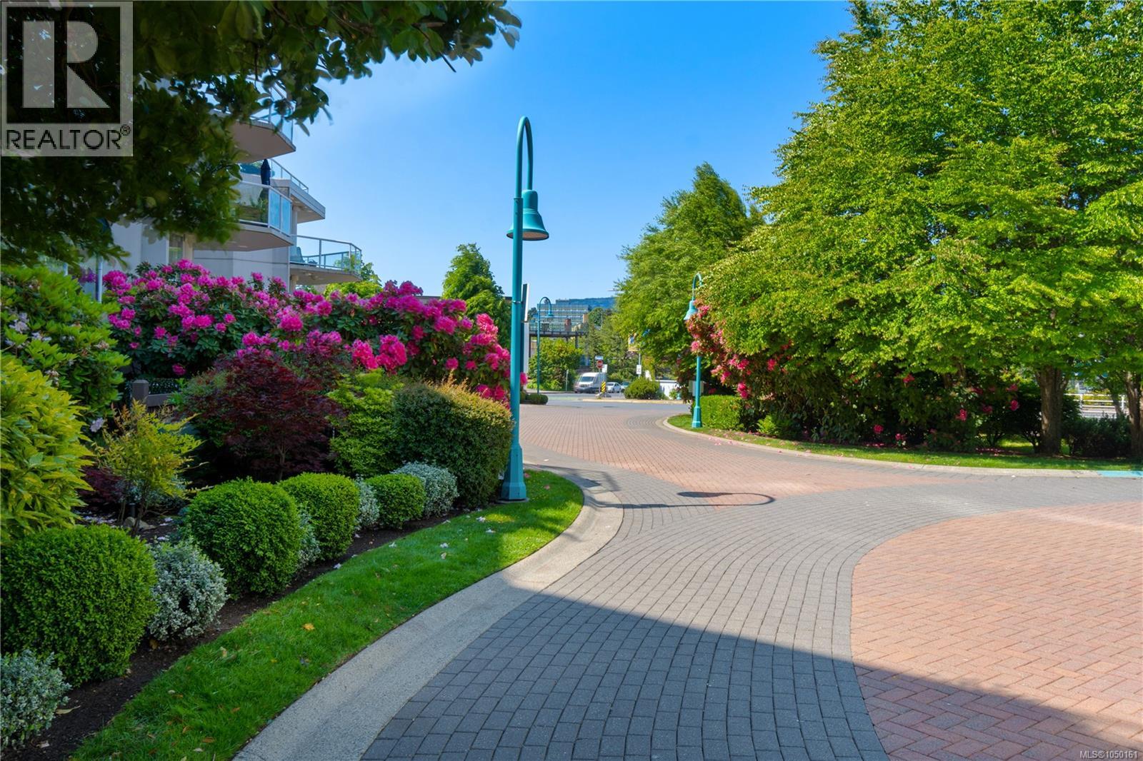 #402 158 Promenade Dr - 73