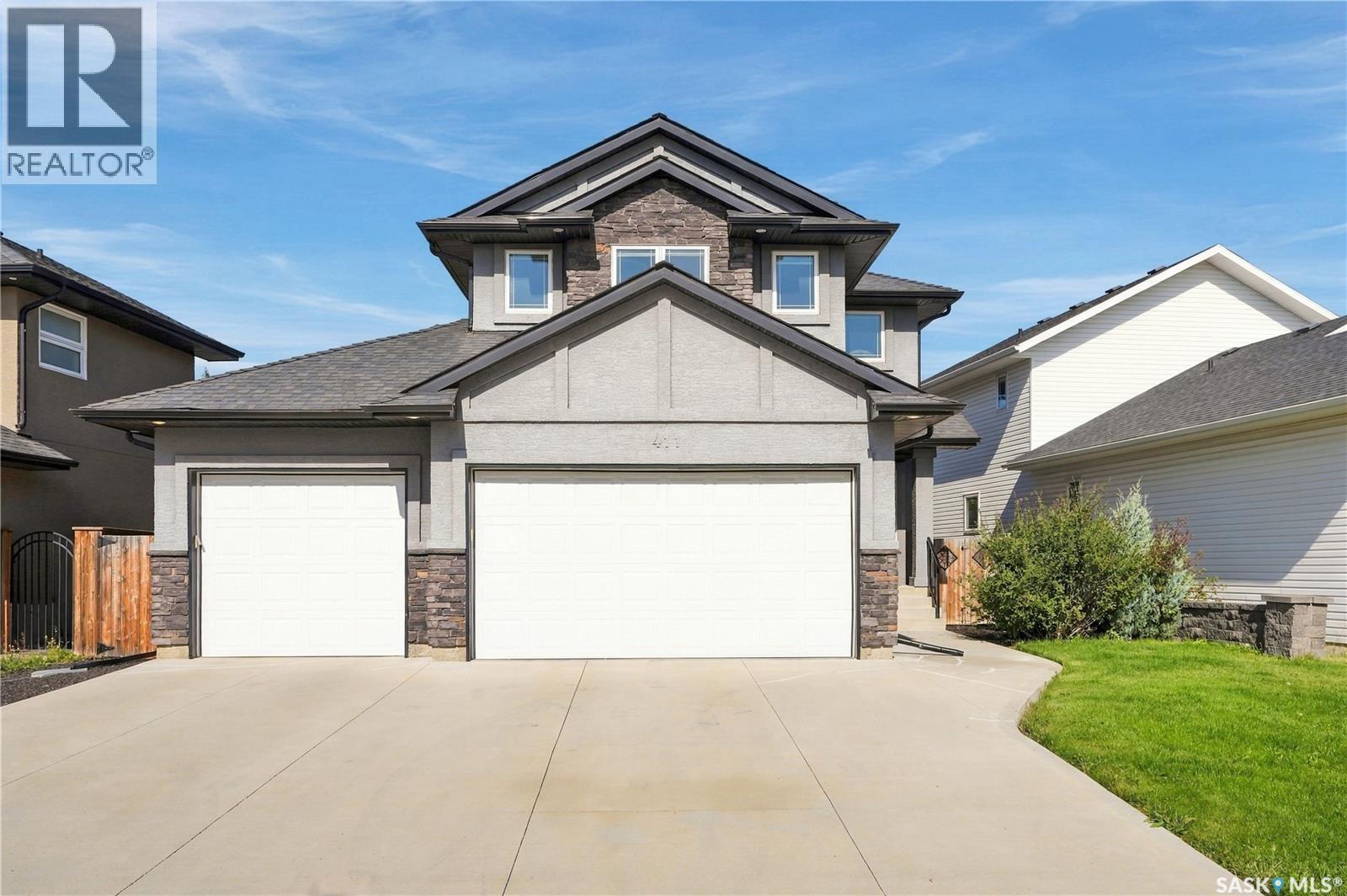 411 Hastings CRESCENT - 1