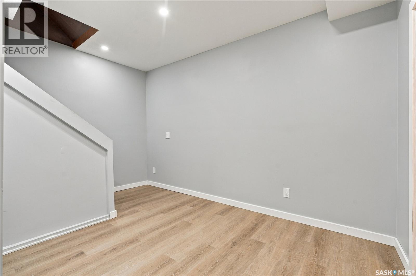 411 Hastings CRESCENT - 48