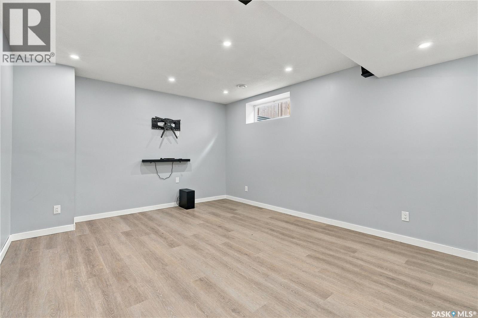 411 Hastings CRESCENT - 52