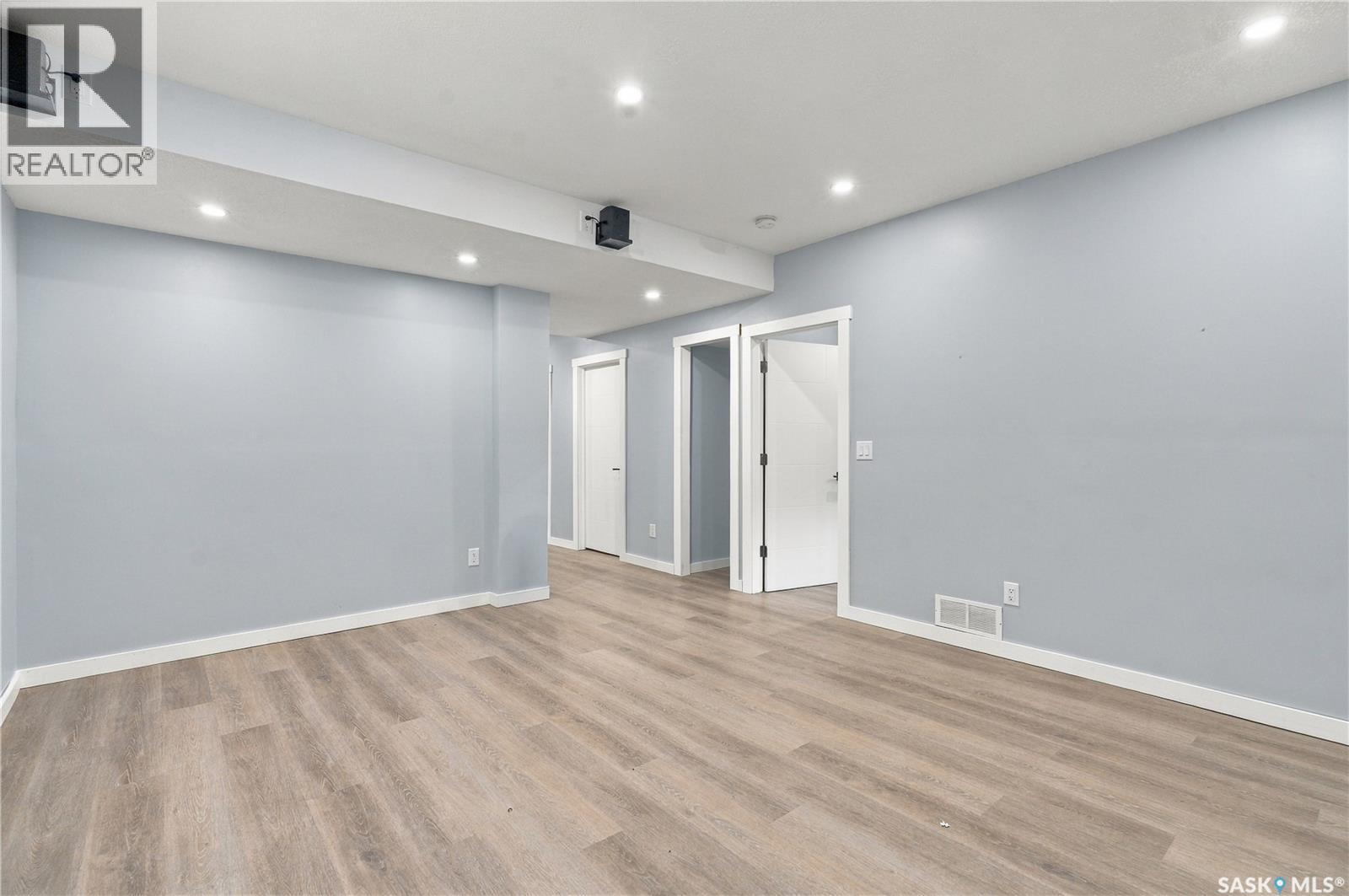 411 Hastings CRESCENT - 54
