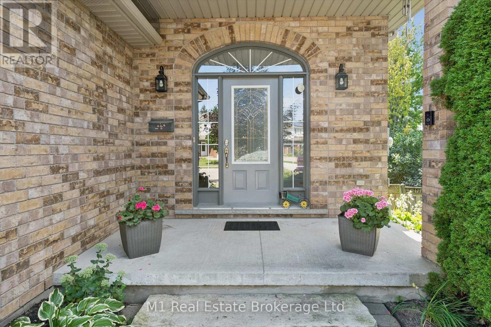 46 PAULSTOWN CRESCENT - 2