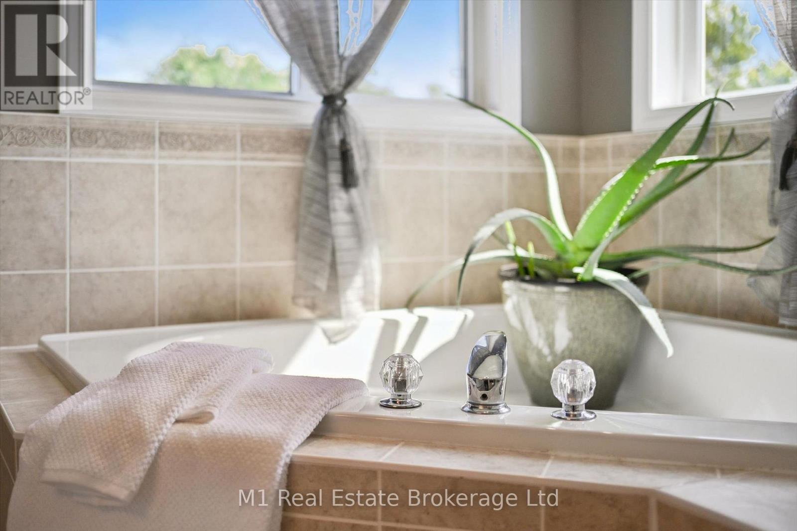 46 PAULSTOWN CRESCENT - 28