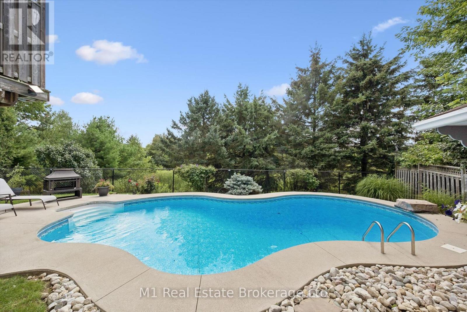 46 PAULSTOWN CRESCENT - 44