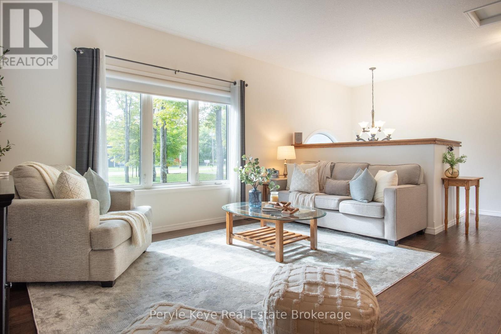 240 Jones Road, Gravenhurst (Muskoka (S)), Ontario, P1P1A1, Gravenhurst (Muskoka (S)), Ontario — photo 2 of 5