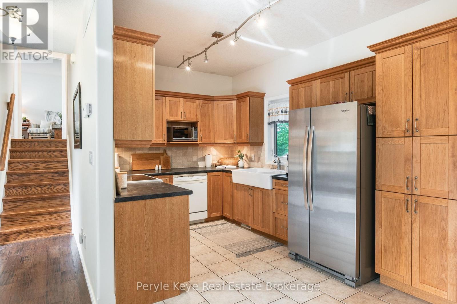 240 Jones Road, Gravenhurst (Muskoka (S)), Ontario, P1P1A1, Gravenhurst (Muskoka (S)), Ontario — photo 3 of 5