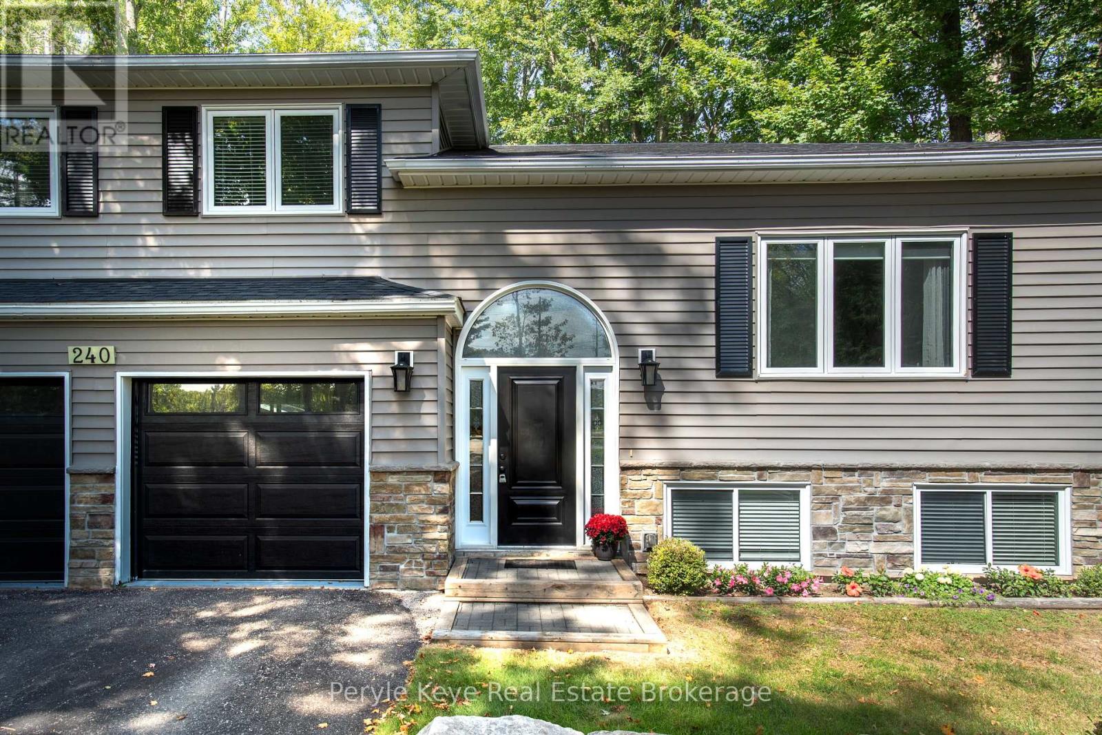 240 Jones Road, Gravenhurst (Muskoka (S)), Ontario, P1P1A1, Gravenhurst (Muskoka (S)), Ontario — photo 4 of 5