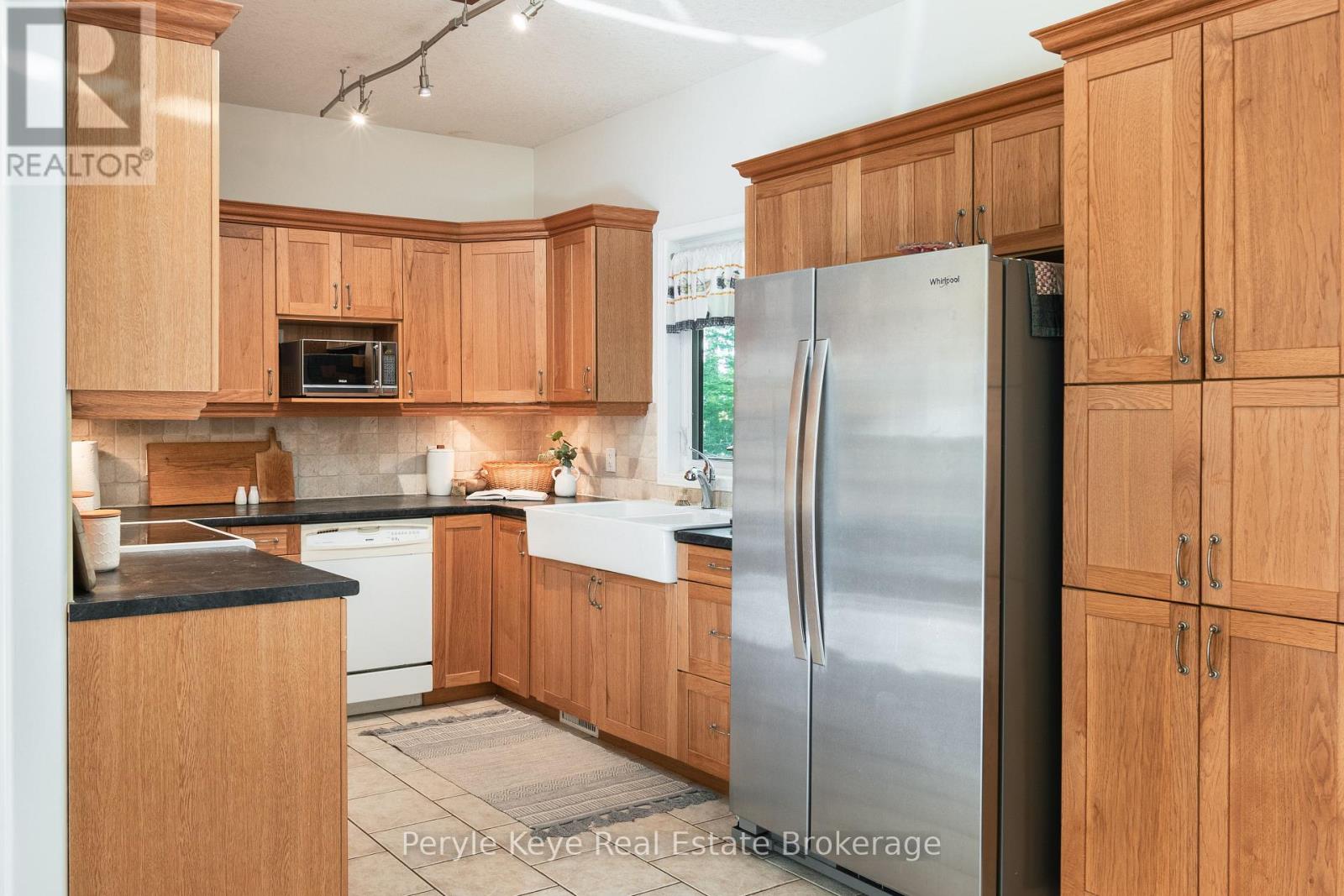 240 Jones Road, Gravenhurst (Muskoka (S)), Ontario, P1P1A1, Gravenhurst (Muskoka (S)), Ontario — photo 5 of 5