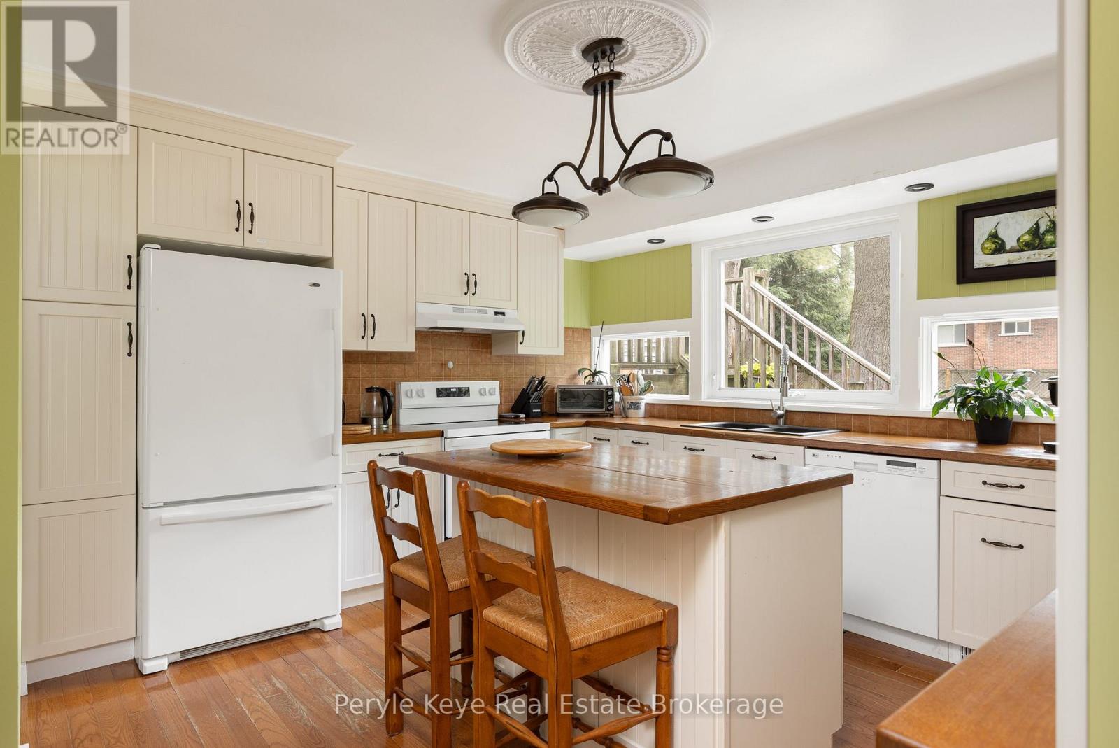 37 WOODLAND DRIVE - 22