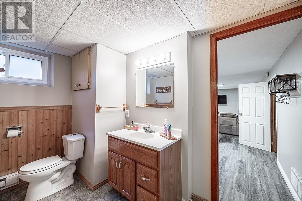 60 Hussey ST - 28