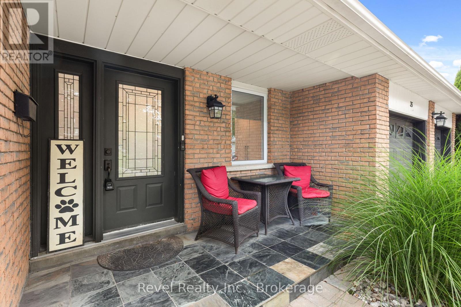 Photo of 35 JOHN DEXTER PLACE